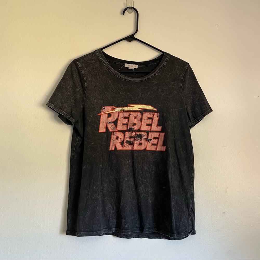Rebel rebel Tshirt small stonewashed Womens